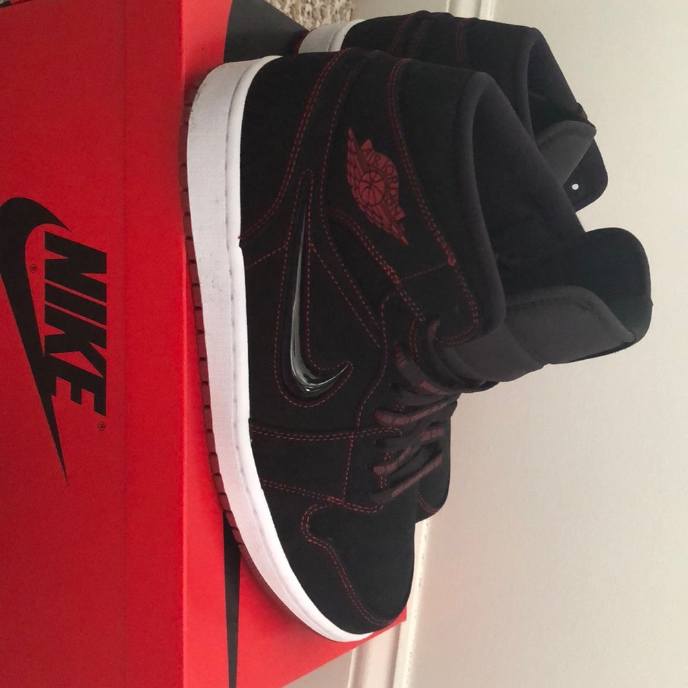 Air Jordan 1 Mid (Fearless Red/Black)